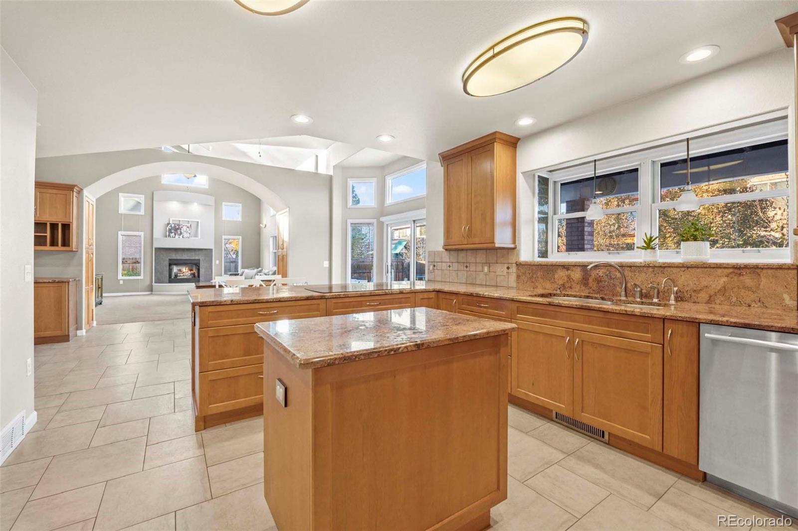 2420 Mapleton Circle Longmont, CO 80503 - Photo 8 of 42