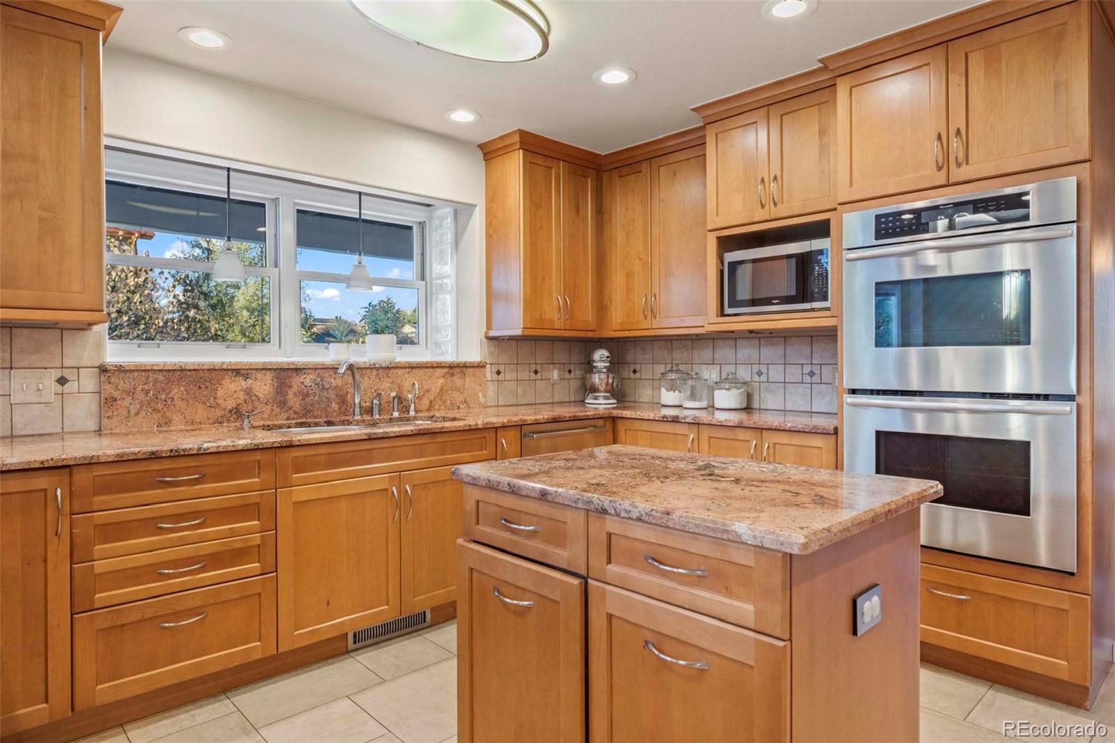 2420 Mapleton Circle Longmont, CO 80503 - Photo 9 of 42