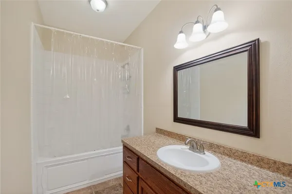a view of a livingroom with furniture and a ceiling fan