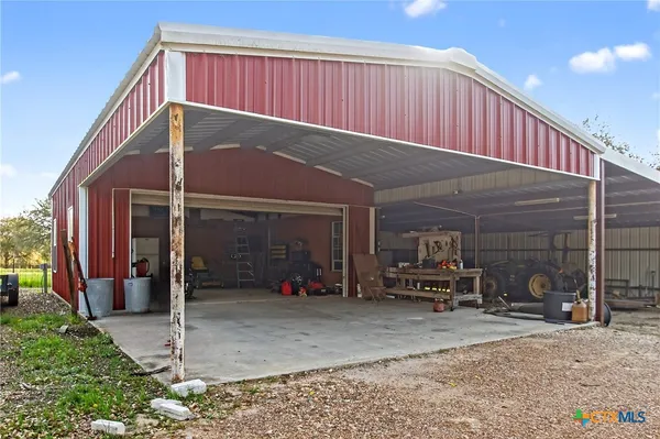 $799,000 | 242 Wheeler Lane, Goliad, TX 77963