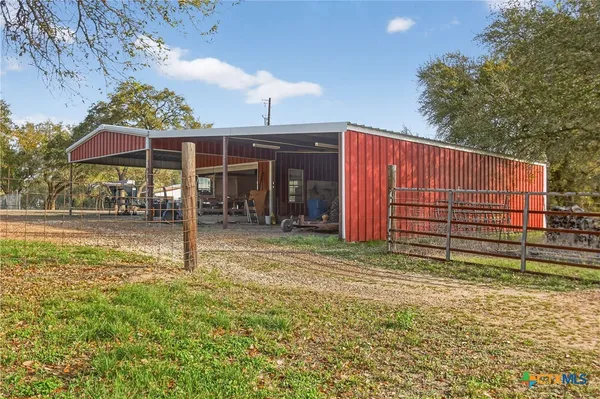 $799,000 | 242 Wheeler Lane, Goliad, TX 77963
