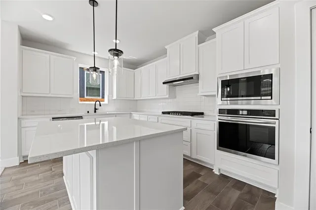 $2,600 | 6104 Lake Brook Drive, Pilot Point, TX 76258