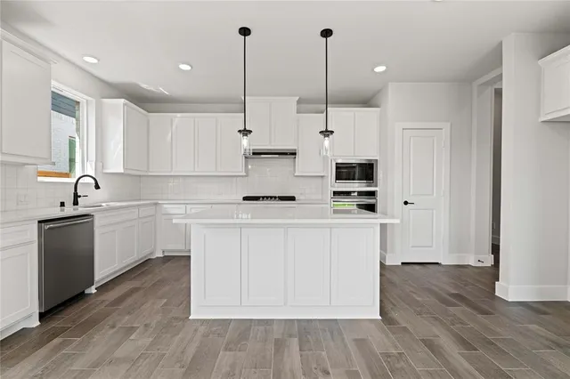 $2,600 | 6104 Lake Brook Drive, Pilot Point, TX 76258