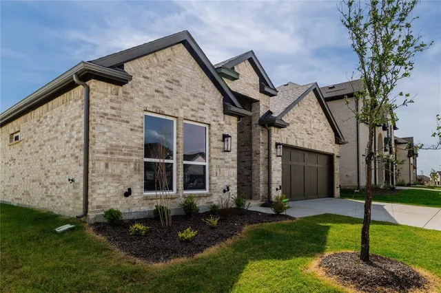 $2,600 | 6104 Lake Brook Drive, Pilot Point, TX 76258