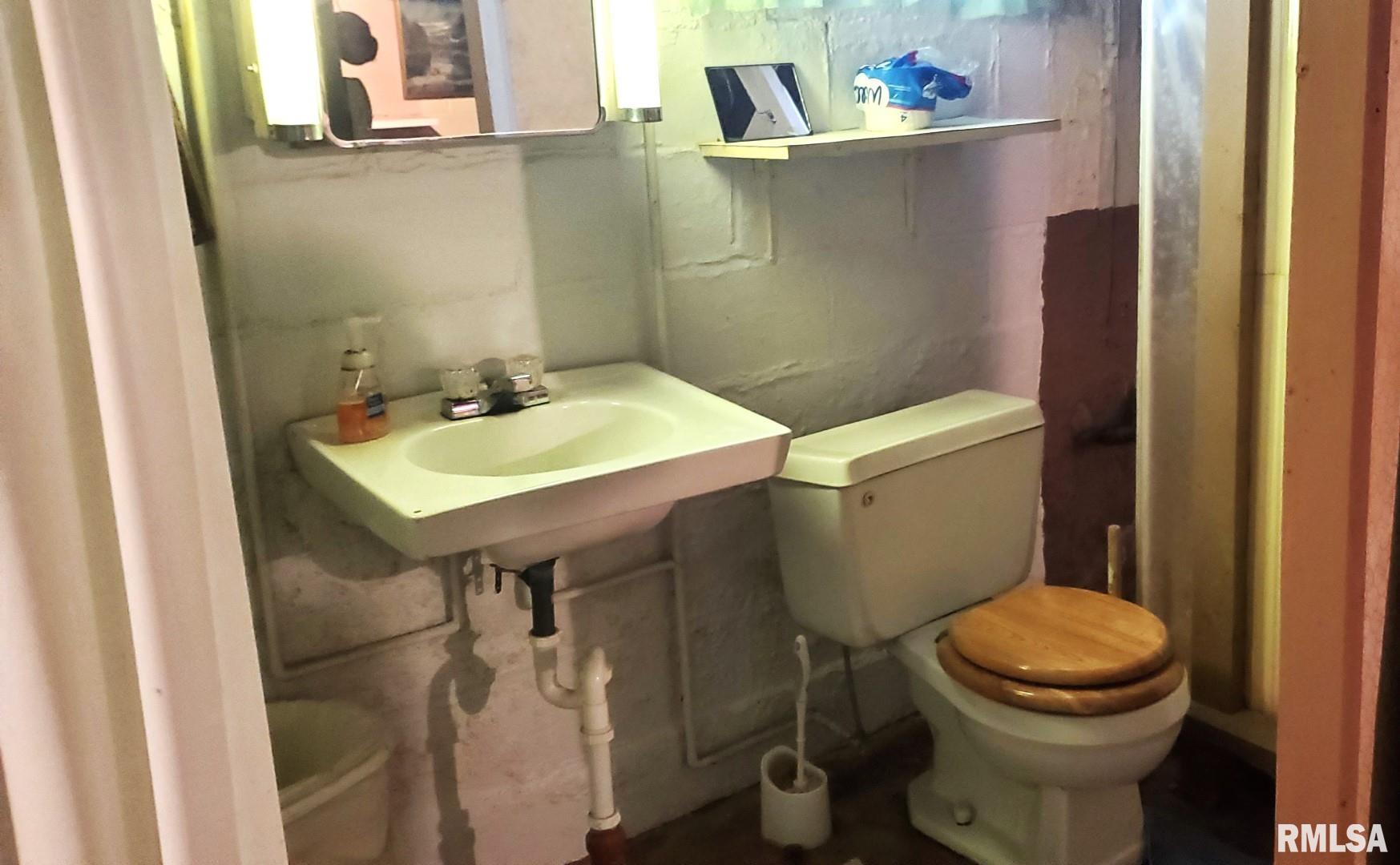 50 East Alder Road Canton, IL 61520 - Photo 28 of 37