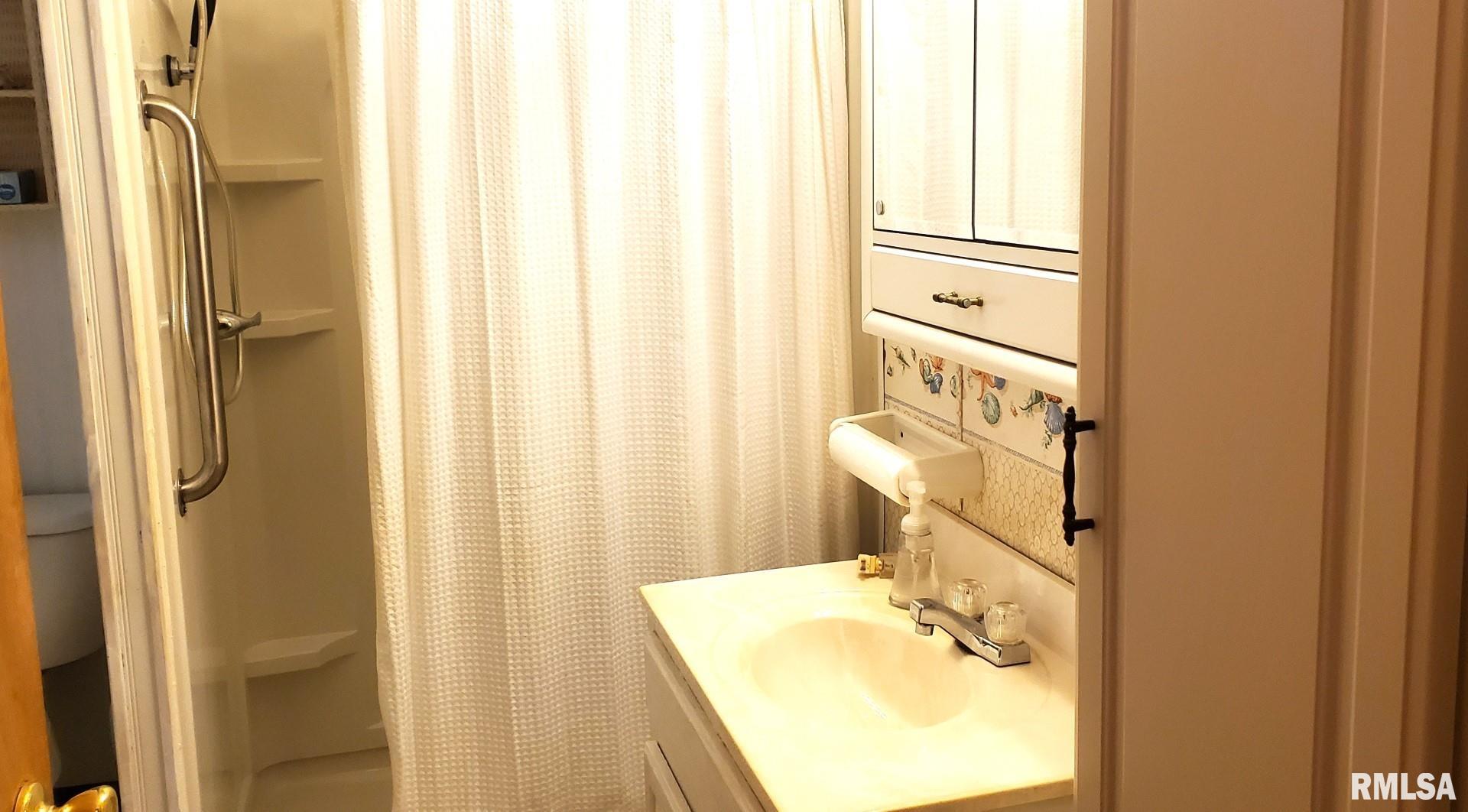 50 East Alder Road Canton, IL 61520 - Photo 7 of 37