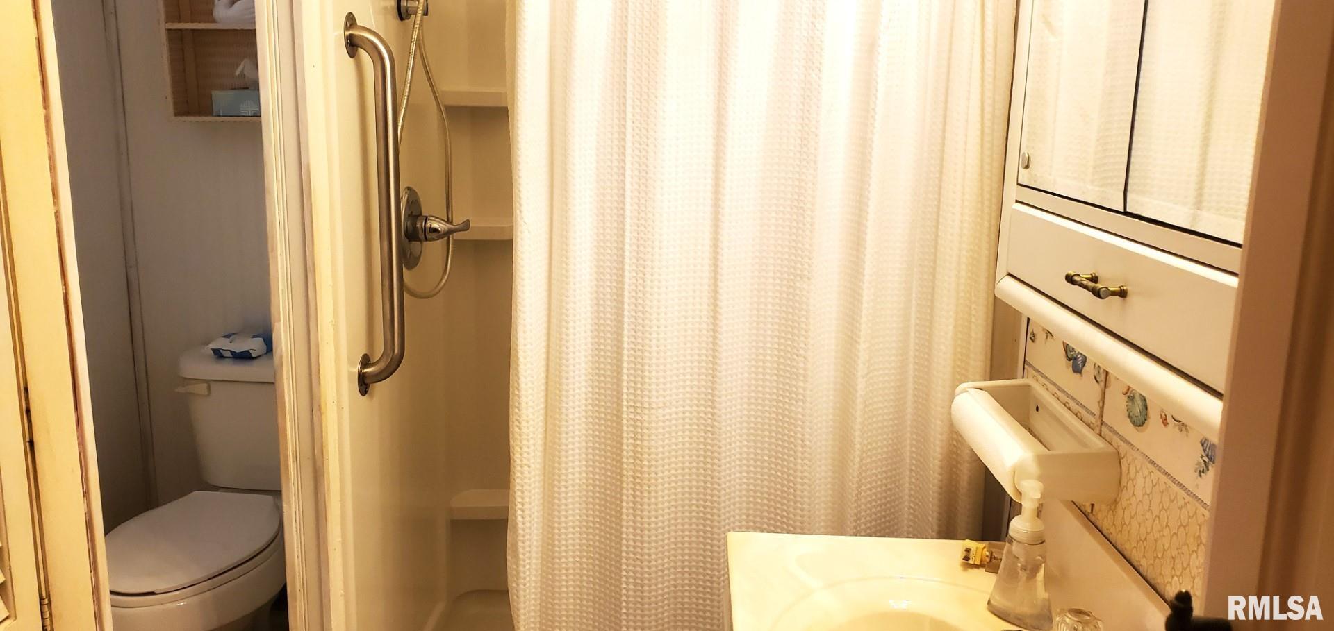 50 East Alder Road Canton, IL 61520 - Photo 8 of 37