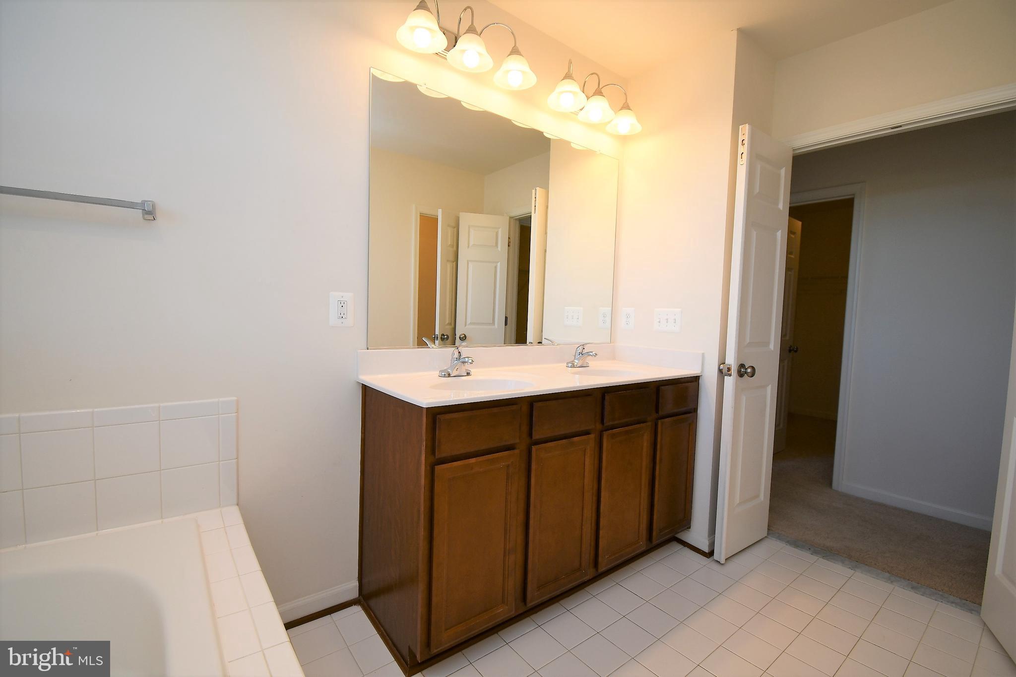 102 Splendor Garden Way Stephenson, VA 22656 - Photo 5 of 27 Owners Suite