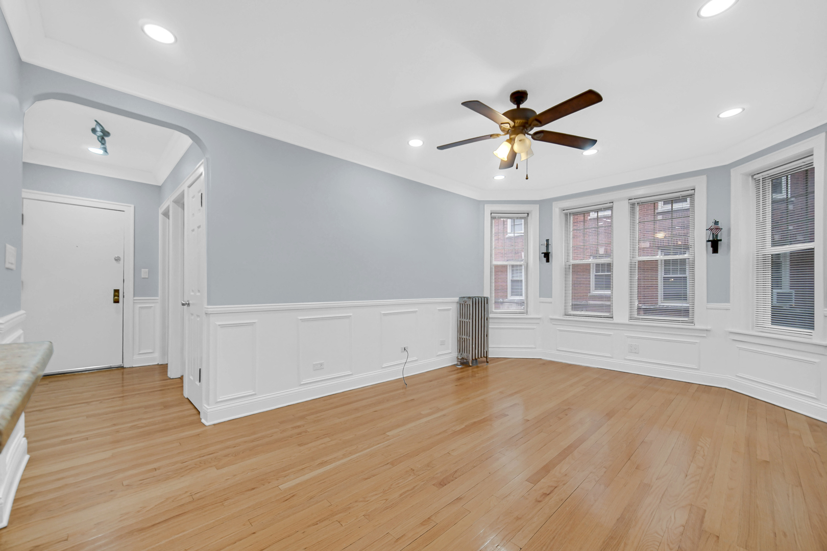 4834 West Henderson Street, Unit 1B Chicago, IL 60641 - Photo 2 of 18