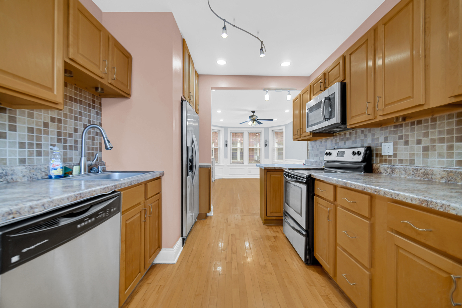 4834 West Henderson Street, Unit 1B Chicago, IL 60641 - Photo 3 of 18