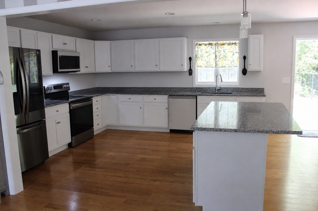 7 Tabor Road Uxbridge, MA 01569 - Photo 7 of 21