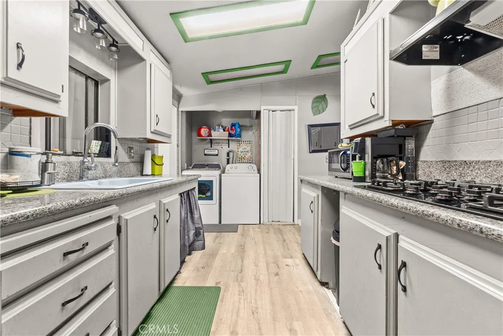 1550 Rimpau, Unit 185 Corona, CA 92881 - Photo 28 of 41 KITCHEN PIC 1