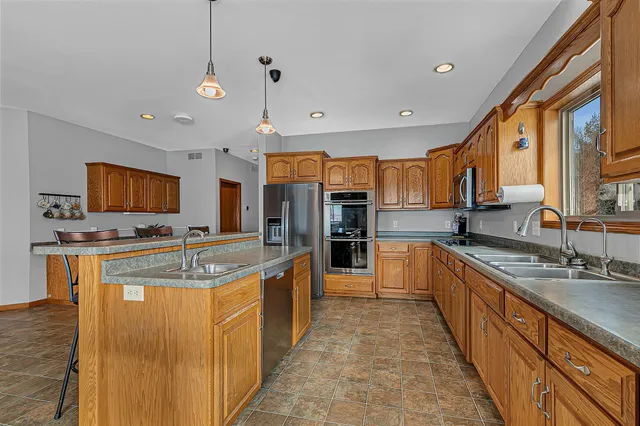 $735,000 | 37358 385th Avenue, Sauk Centre, MN 56378