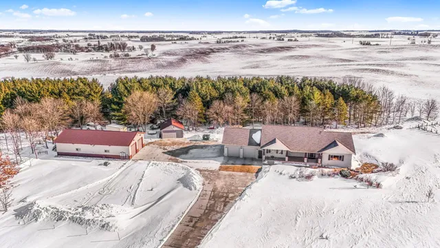 $735,000 | 37358 385th Avenue, Sauk Centre, MN 56378