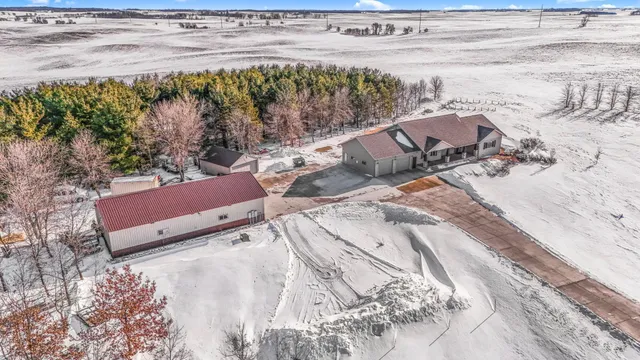 $735,000 | 37358 385th Avenue, Sauk Centre, MN 56378