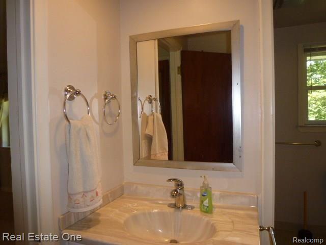 1301 North Livernois Road Rochester, MI 48306 - Photo 29 of 40 Master Bath