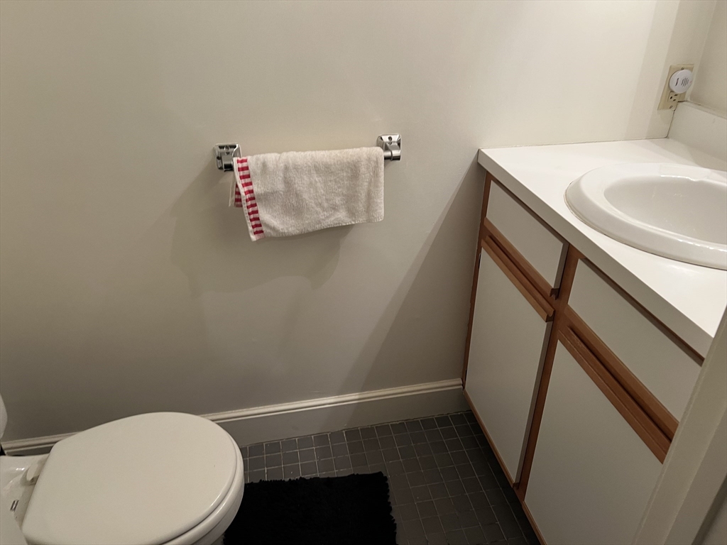 222 North Street, Unit 2 Boston, MA 02113 - Photo 6 of 15