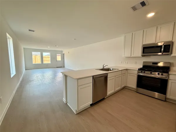 $2,000 | 6838 Eastern Cottonwood Lane, Katy, TX 77493