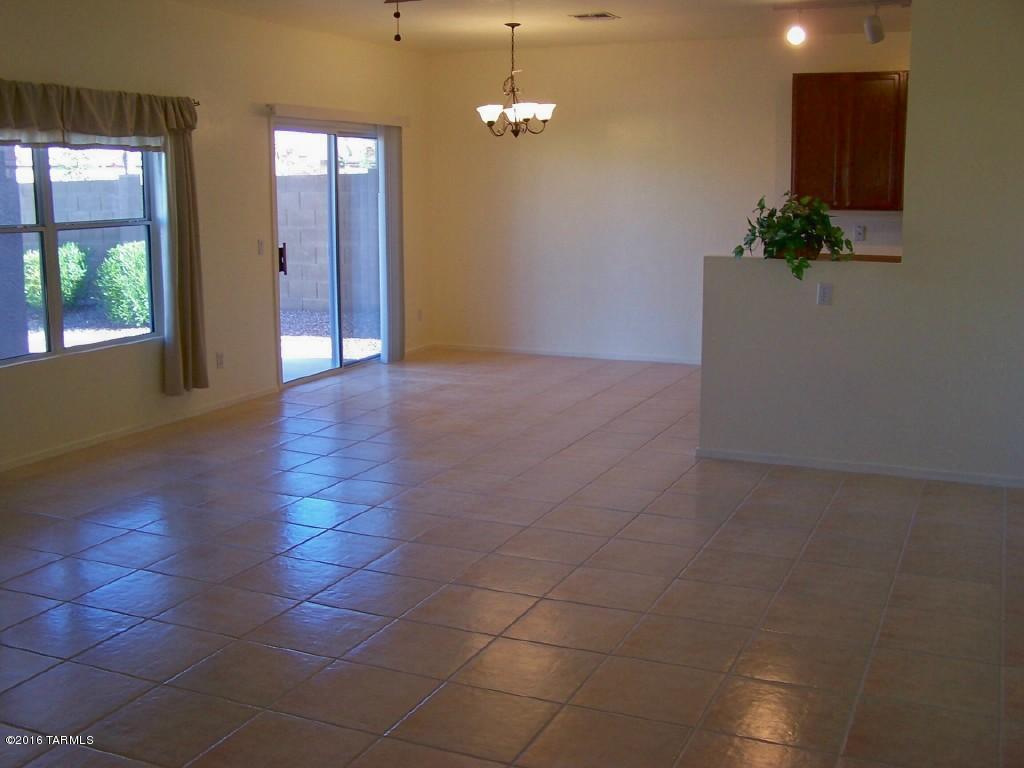 7620 West Granite Ridge Court Tucson, AZ 85743 - Photo 4 of 10