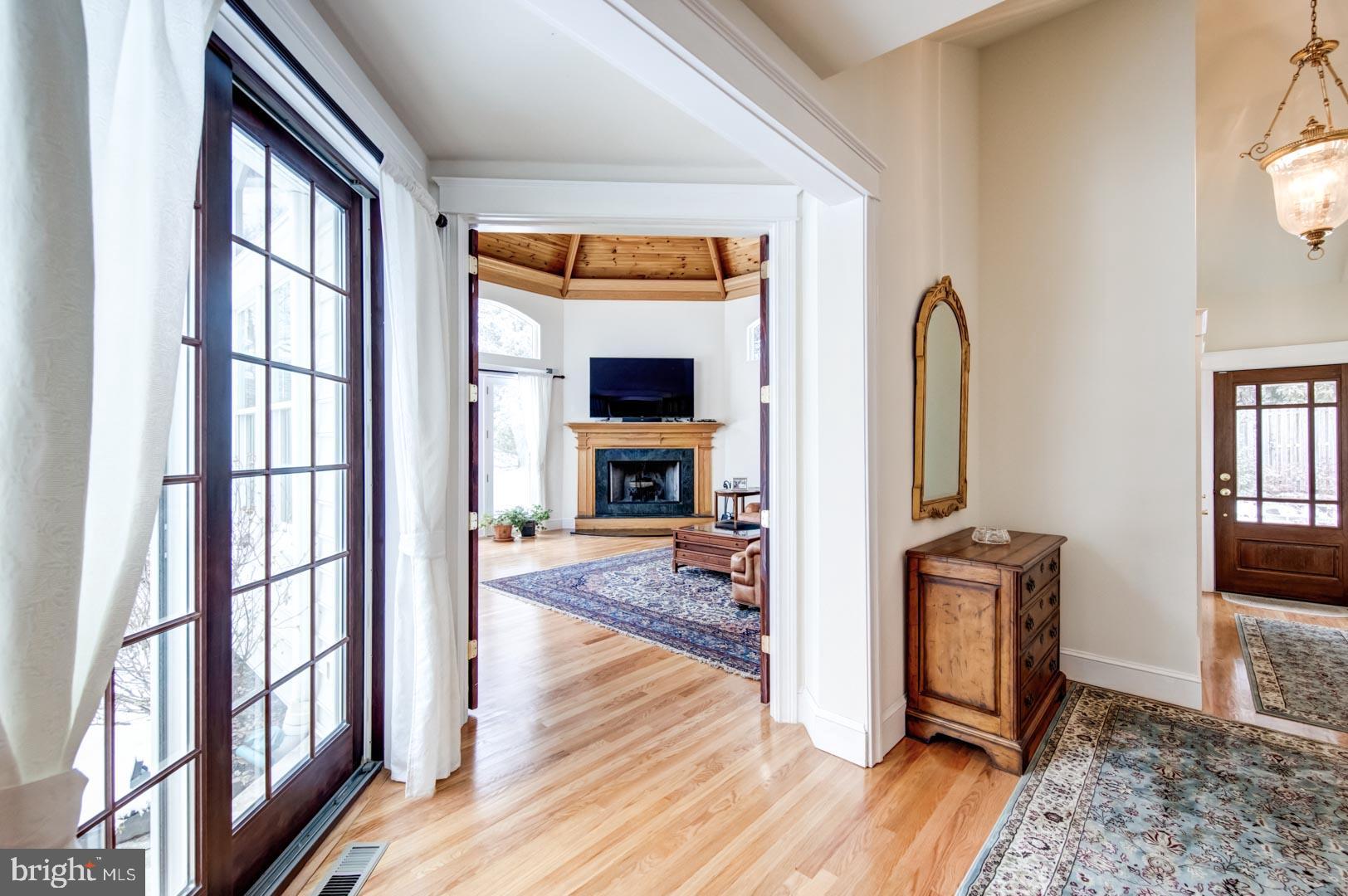 536 Atterbury Road Villanova, PA 19085 - Photo 19 of 42 Side Door Entry