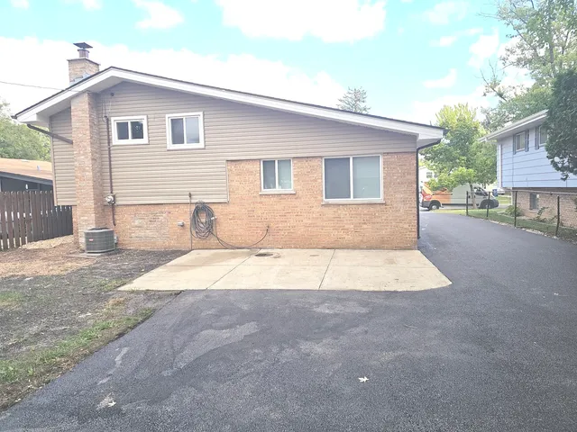 a house view with a outdoor space