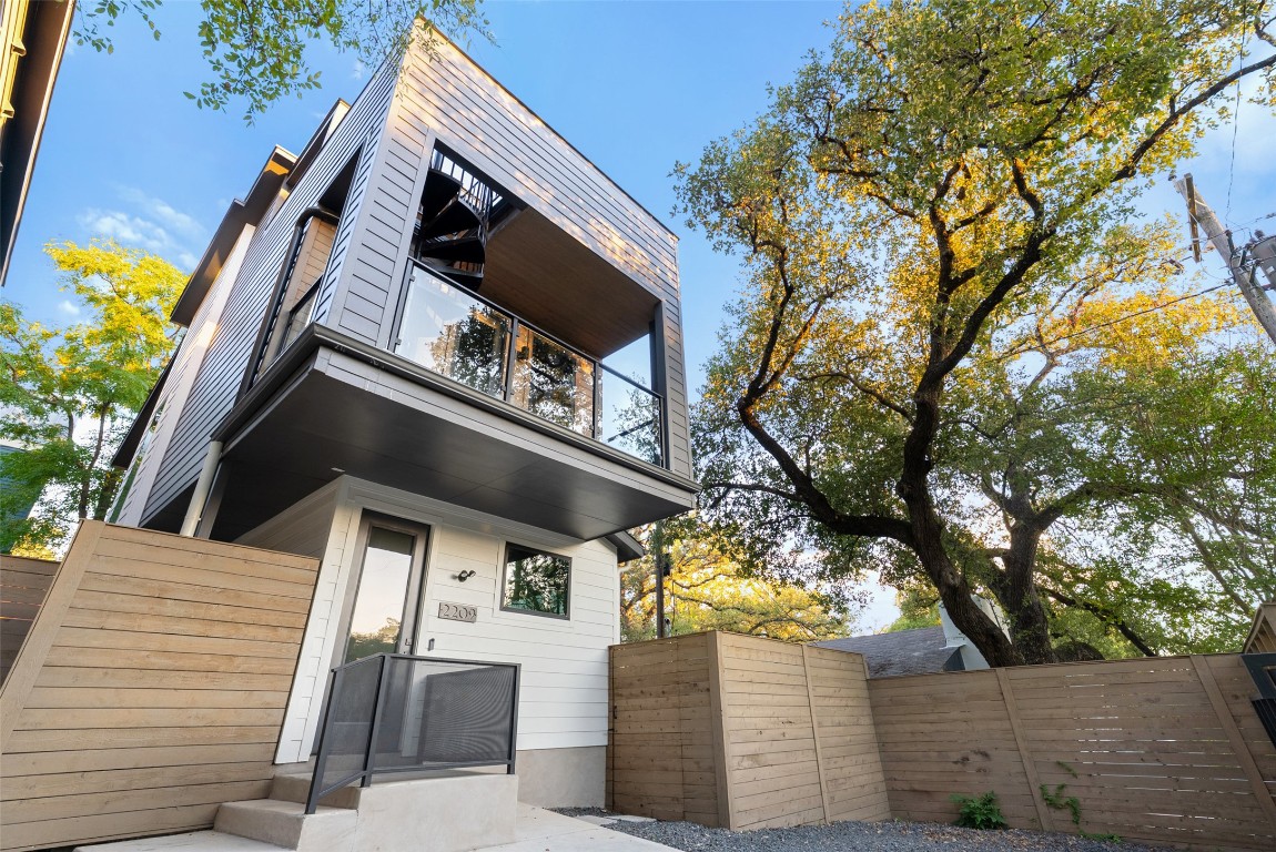 2209 Rae Dell Avenue Austin, TX 78704 - Photo 33 of 33 a view of outdoor space and deck