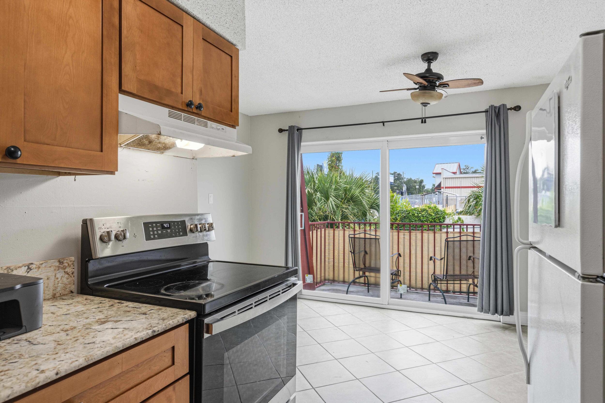 210 Pelham Road, Unit 215C Fort Walton Beach, FL 32547 - Photo 10 of 24 Kitchen