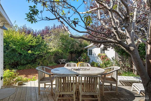 $2,300,000 | 40-42 Arenal Avenue, Stinson Beach, CA 94970