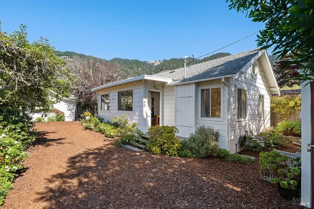 $2,300,000 | 40-42 Arenal Avenue, Stinson Beach, CA 94970