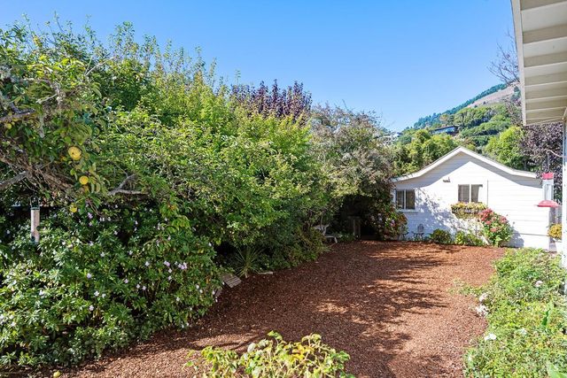 $2,300,000 | 40-42 Arenal Avenue, Stinson Beach, CA 94970