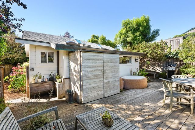 $2,300,000 | 40-42 Arenal Avenue, Stinson Beach, CA 94970