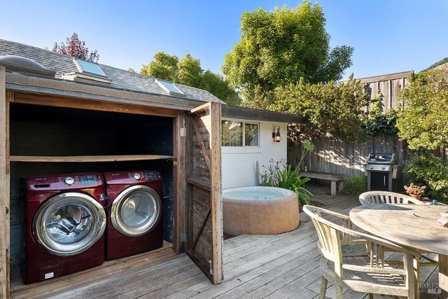 $2,300,000 | 40-42 Arenal Avenue, Stinson Beach, CA 94970