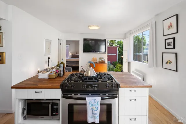 $2,300,000 | 40-42 Arenal Avenue, Stinson Beach, CA 94970