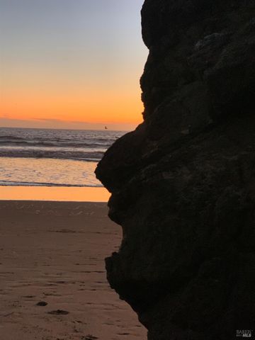$2,300,000 | 40-42 Arenal Avenue, Stinson Beach, CA 94970