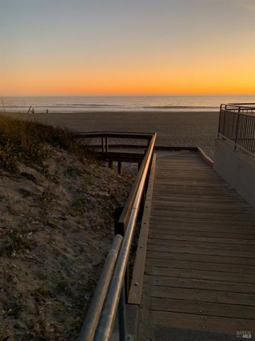 $2,300,000 | 40-42 Arenal Avenue, Stinson Beach, CA 94970