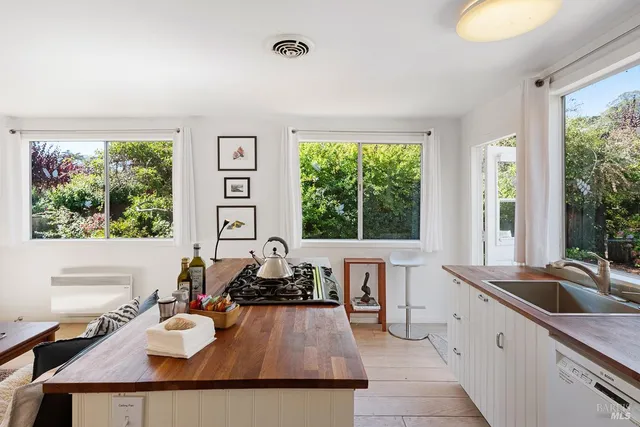 $2,300,000 | 40-42 Arenal Avenue, Stinson Beach, CA 94970