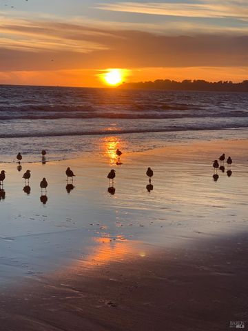 $2,300,000 | 40-42 Arenal Avenue, Stinson Beach, CA 94970