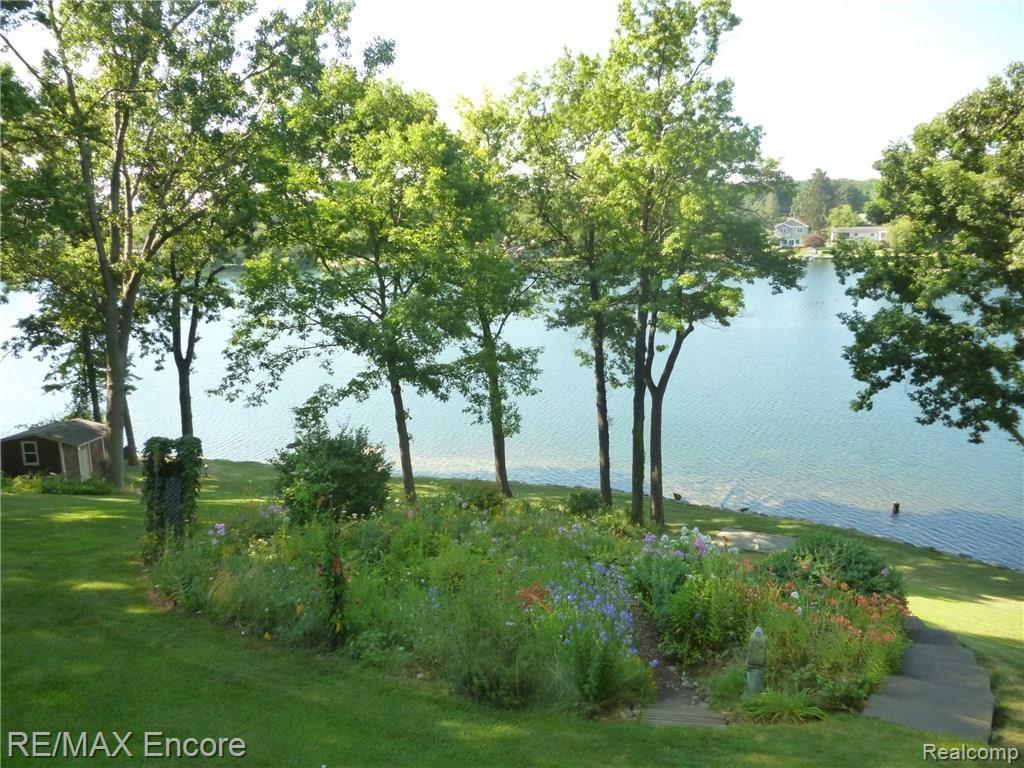 9589 Cherrywood Road Clarkston, MI 48348 - Photo 45 of 46 Rear garden /yard view .