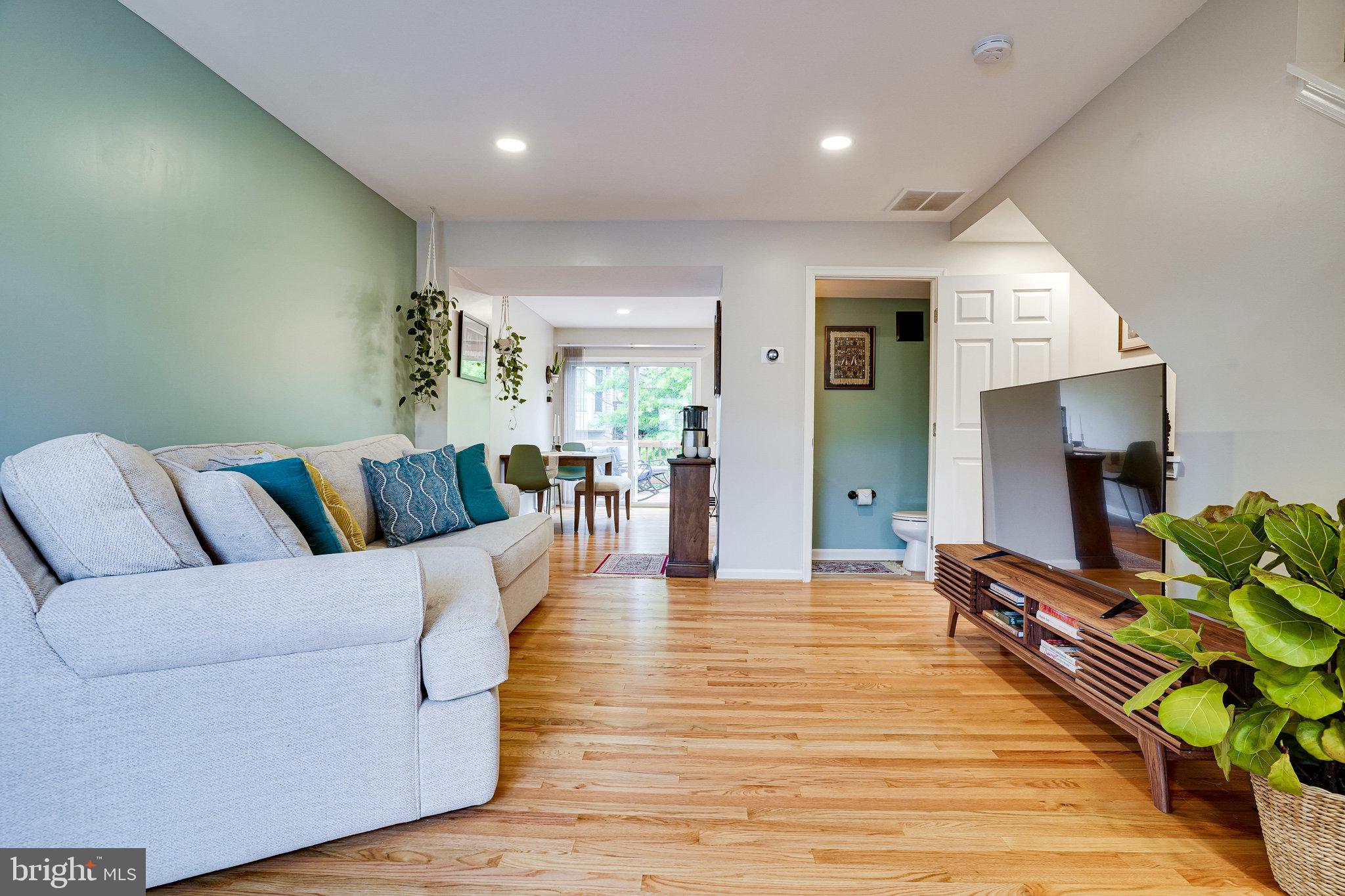 6383 Michael Robert Drive Springfield, VA 22150 - Photo 7 of 80