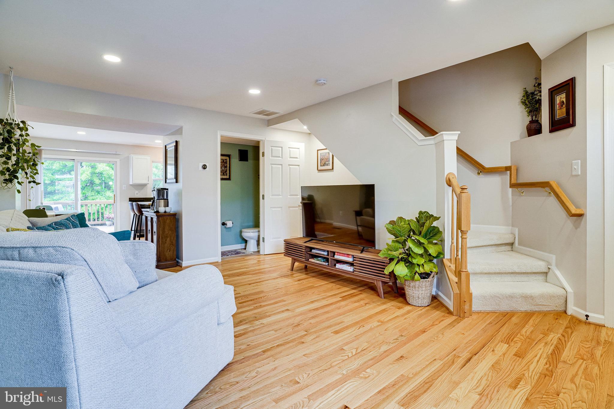 6383 Michael Robert Drive Springfield, VA 22150 - Photo 8 of 80