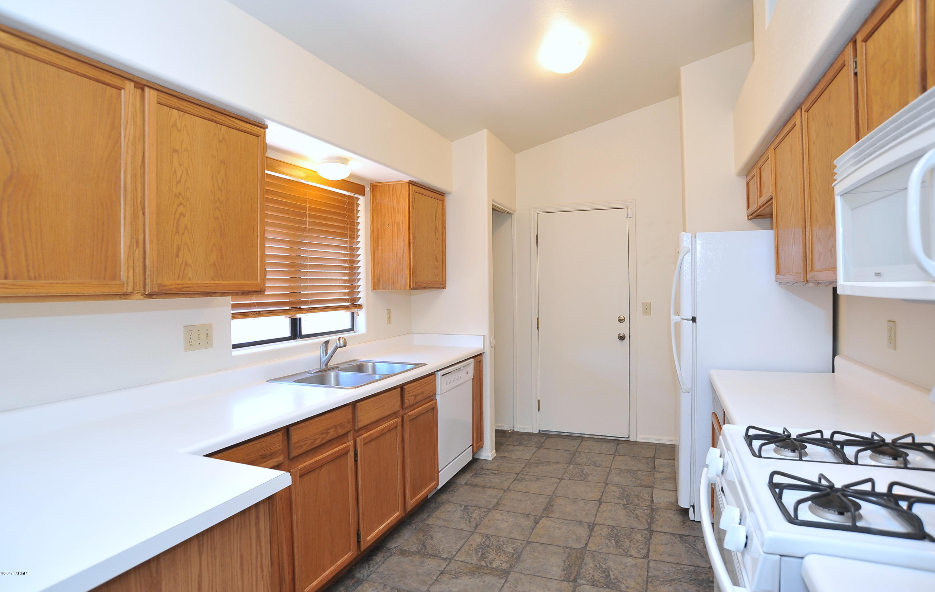 8206 East Mesquite Ridge Circle Tucson, AZ 85710 - Photo 9 of 42