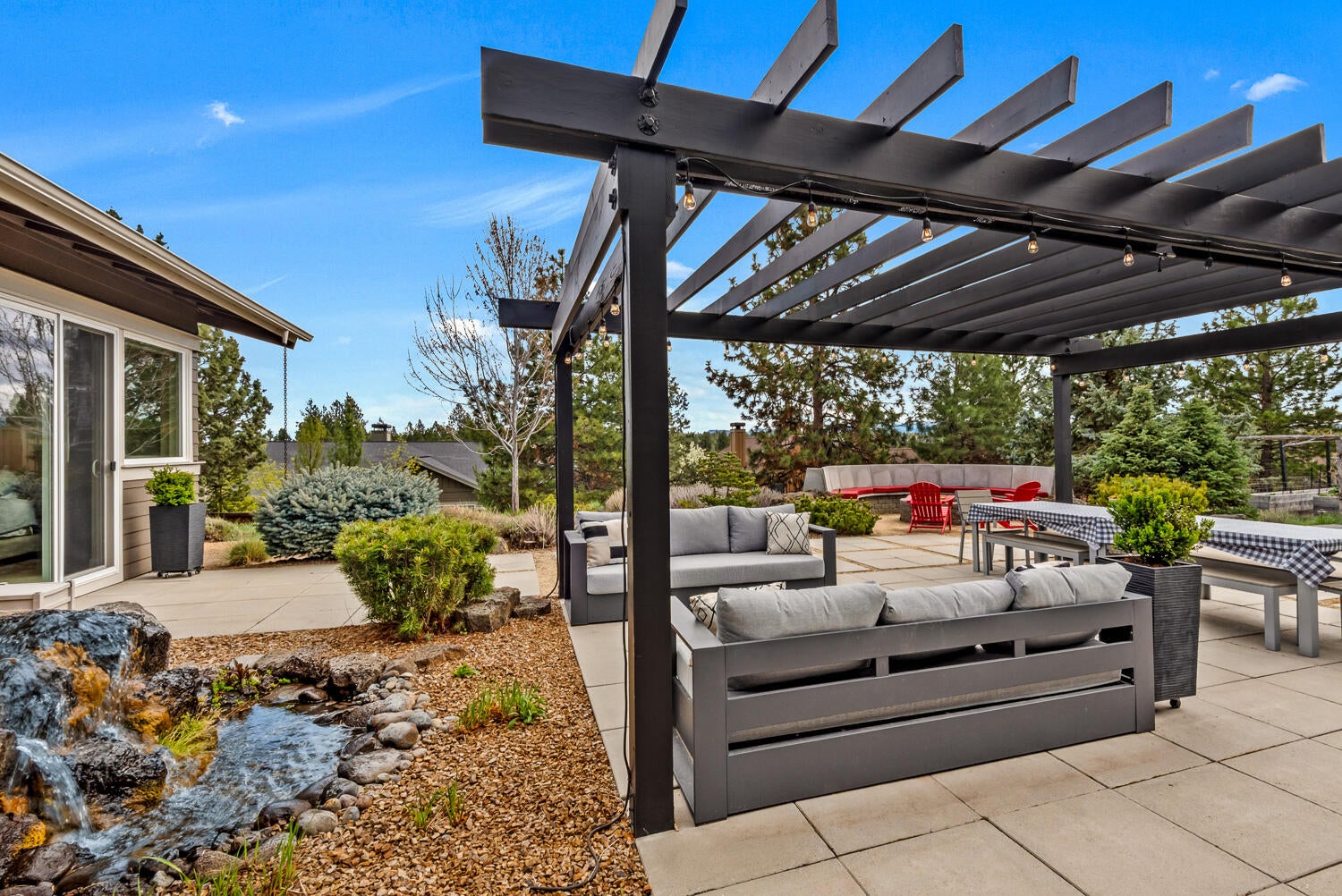 61510 Southwest Longview Street Bend, OR 97702 - Photo 8 of 43 OReilly_20260415_64_445951_72ppi