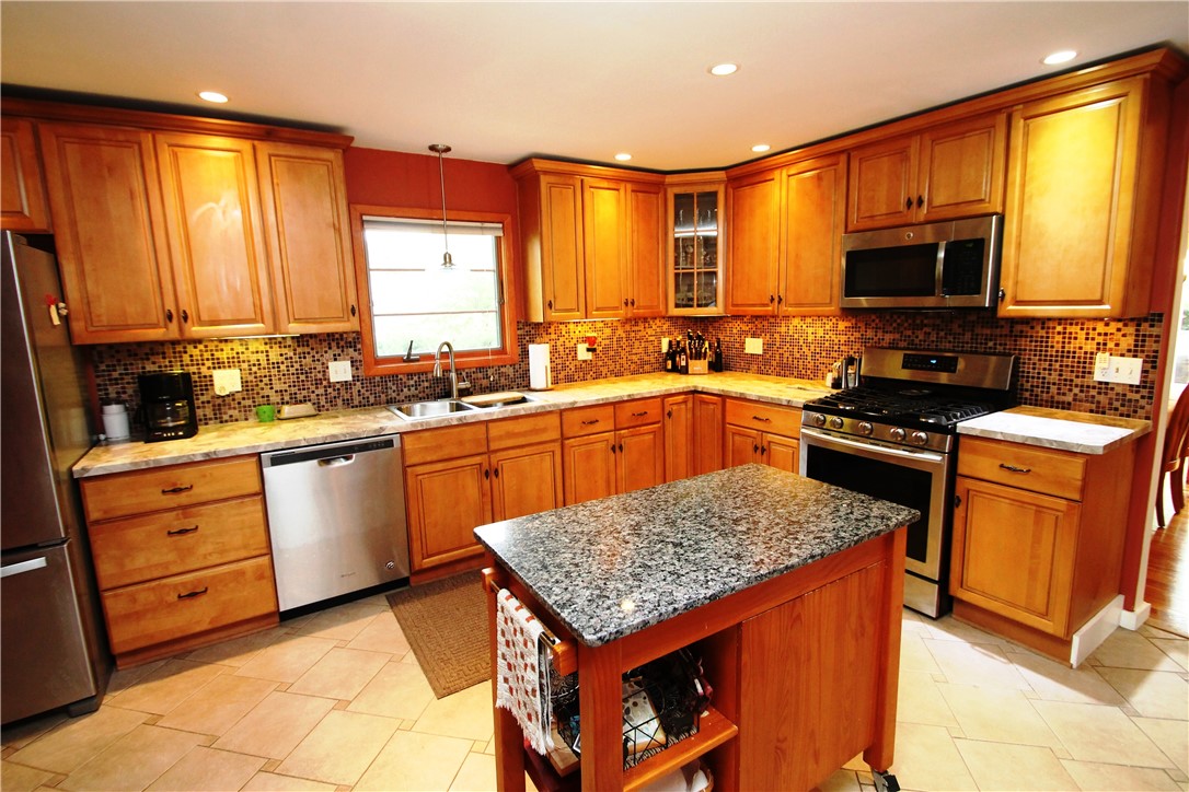 96 Azalea Road Rochester, NY 14620 - Photo 2 of 20