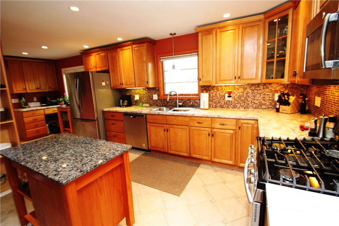 96 Azalea Road Rochester, NY 14620 - Photo 3 of 20