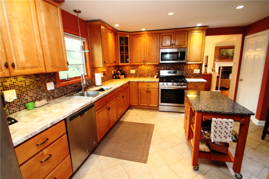 96 Azalea Road Rochester, NY 14620 - Photo 4 of 20