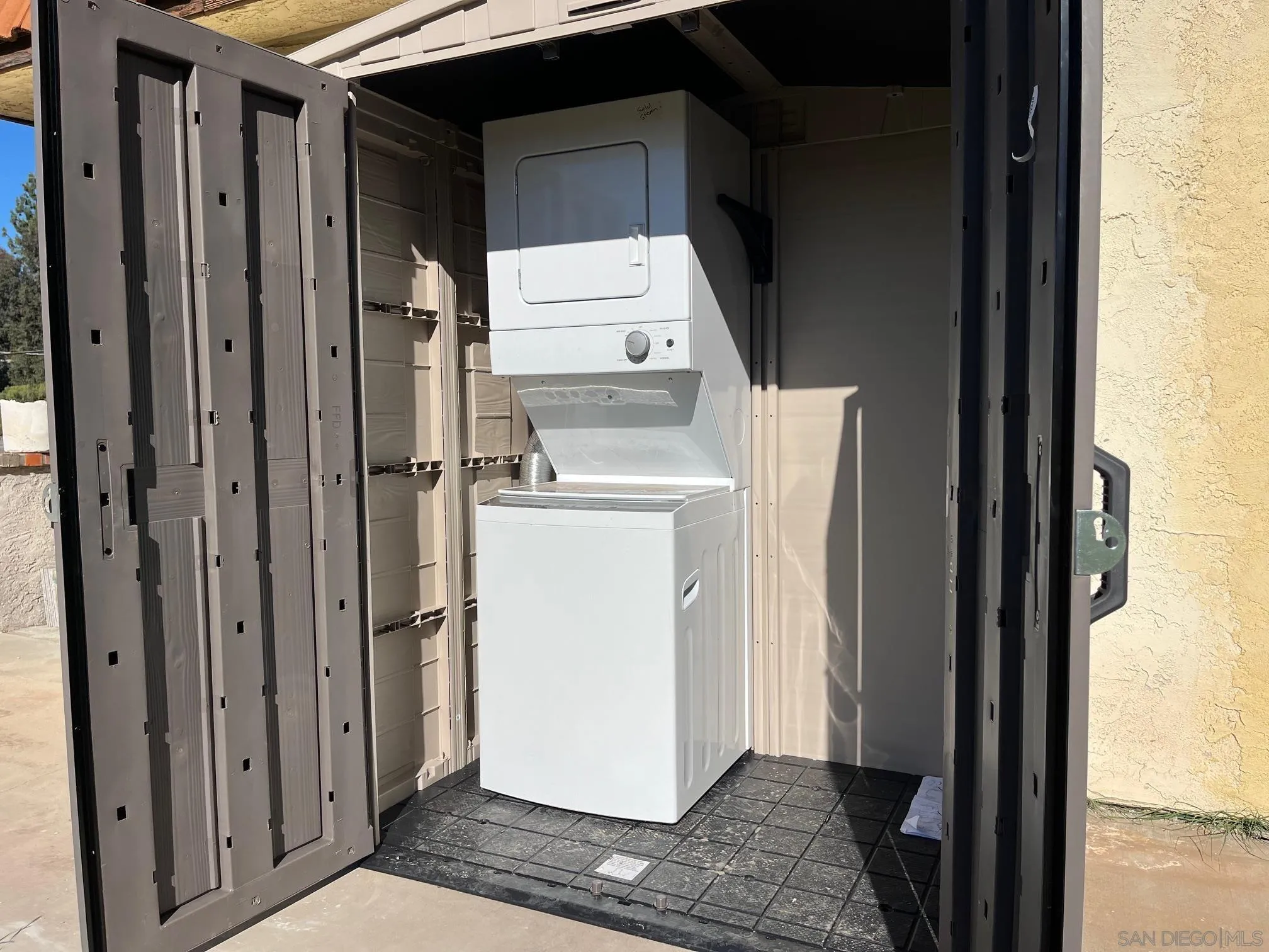 1404 Jamacha Road El Cajon, CA 92019 - Photo 11 of 12 a utility room with dryer and washer