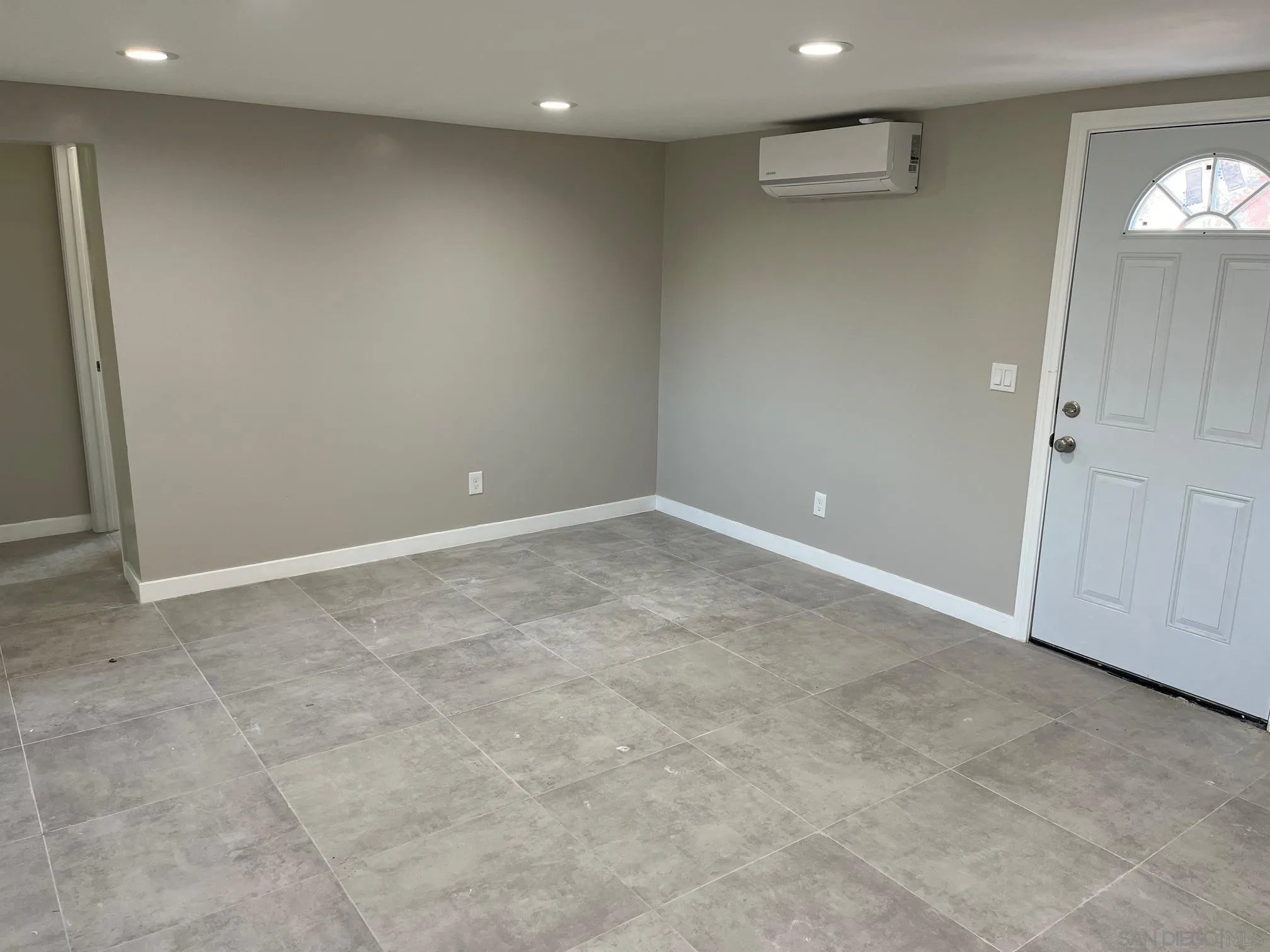 1404 Jamacha Road El Cajon, CA 92019 - Photo 2 of 12 en empty room with windows