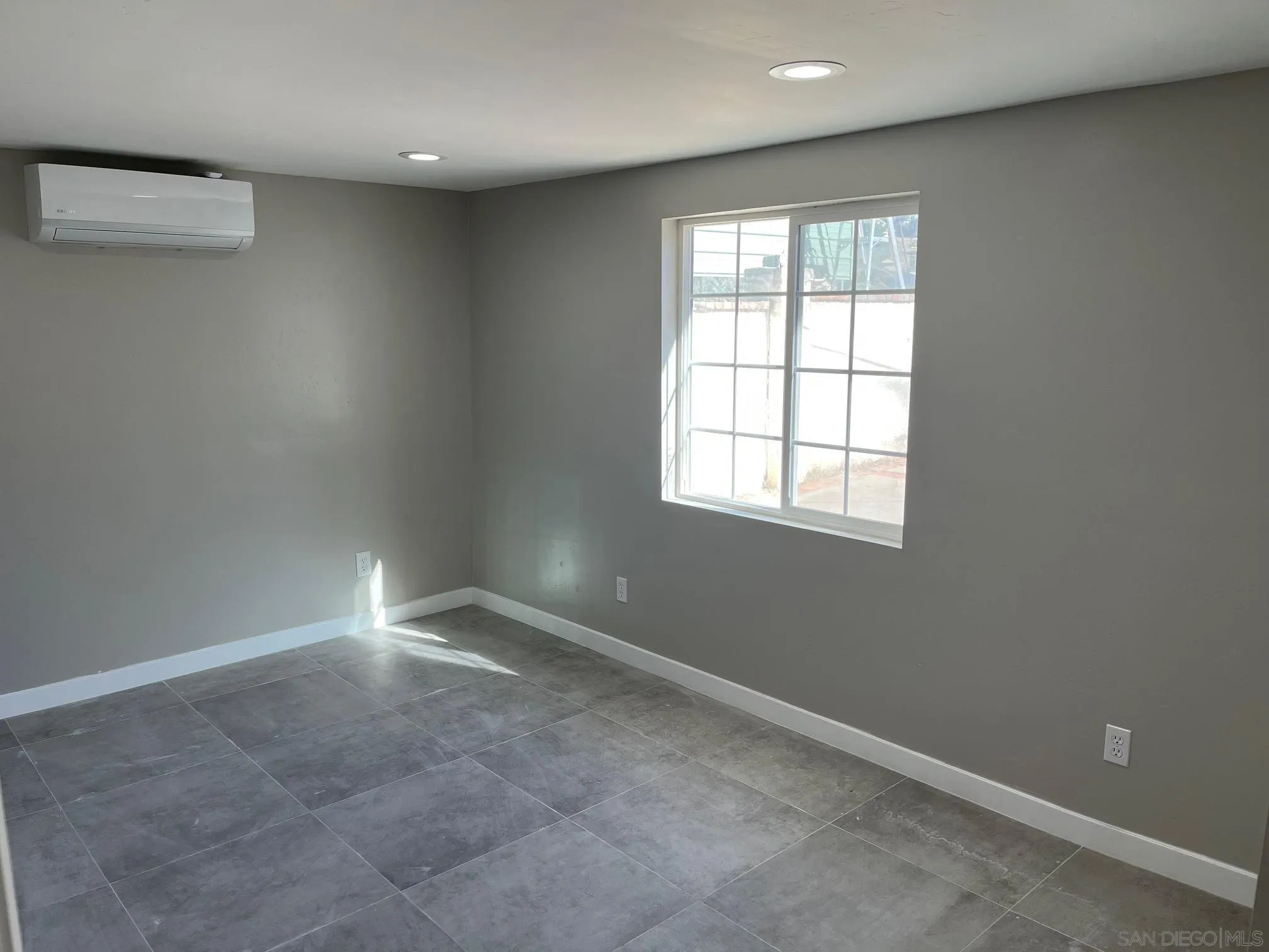 1404 Jamacha Road El Cajon, CA 92019 - Photo 9 of 12 an empty room with a window