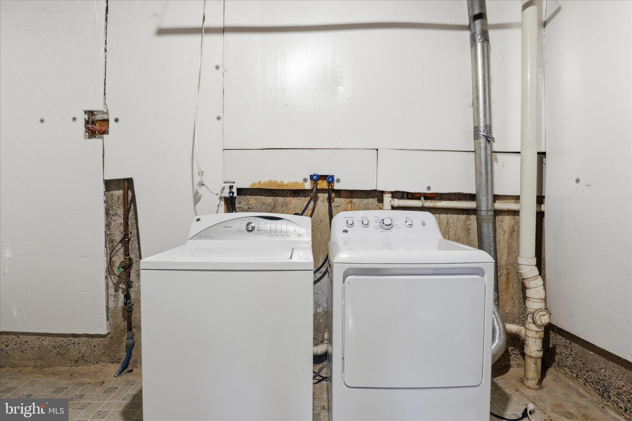 1773 Whisperhill Drive Reston, VA 20194 - Photo 39 of 51 a utility room with dryer and washer