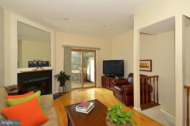 1688 Oaktree Court Reston, VA 20194 - Photo 3 of 23 a living room with furniture and a flat screen tv